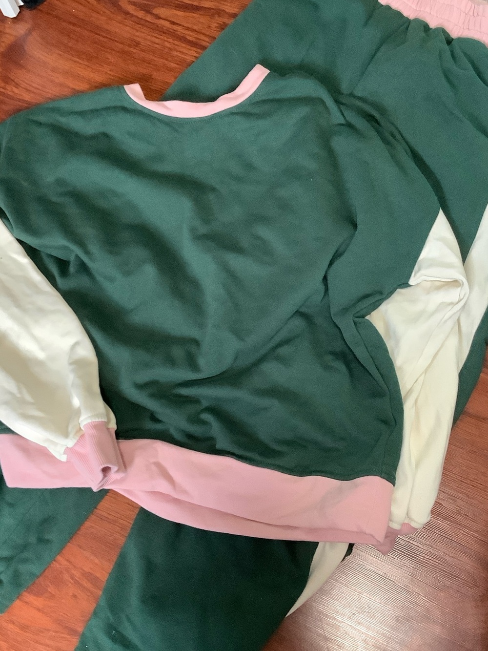 Women’s Forest Green and Pink Colorblock Pajama Set